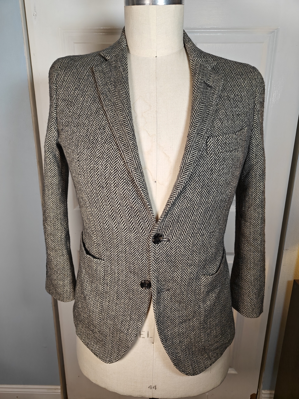 Todd Snyder Sutton Mens 38S Grey Herringbone Tweed Wool Sport Coat Blazer - Picture 2 of 15